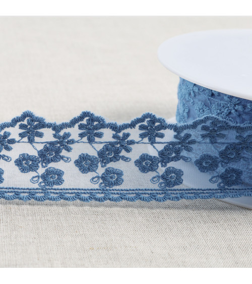 Bobine 13,5m tulle brodé petites fleurs mat 44mm bleu lavande