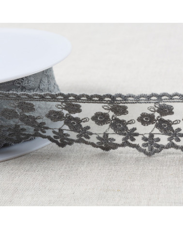 Spool 13.5m embroidered tulle small matt flowers 44mm medium gray