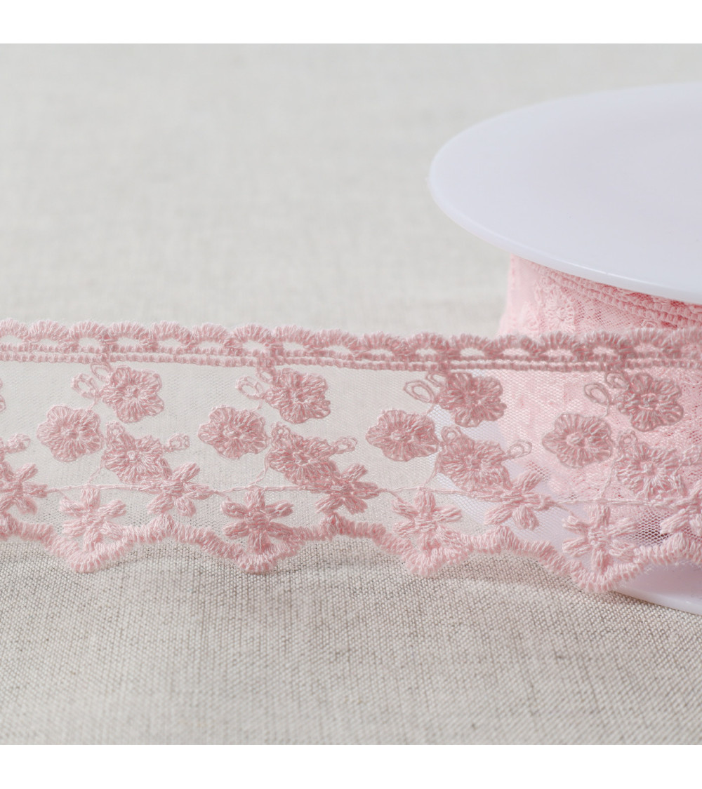Spool of 13.5m embroidered tulle with small matt flowers 44mm fuchsia pink