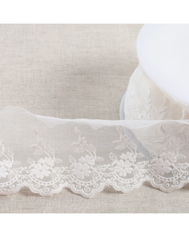 Spool of 18m embroidered tulle with scalloped flowers, matt, 82mm, ecru