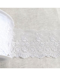 Bobine 18m tulle brodé fleurs festonnées brillant blanc 110mm