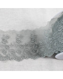 Bobine 18m tulle brodé fleurs festonnées brillant gris moyen 110mm