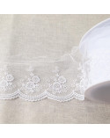 Bobine 18m tulle brodé fleurs festonnées brillant blanc 92mm