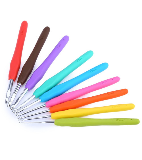 Set of 9 knitting hooks in sizes 2 to 6