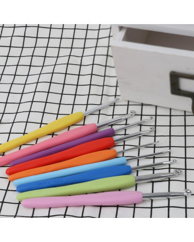 Set of 9 knitting hooks from size 2 to 6