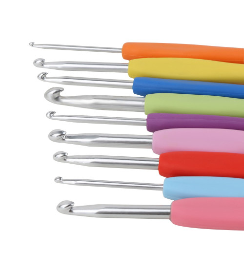 Set of 9 knitting hooks in sizes 2 to 6
