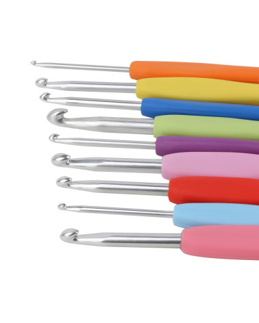 Set of 9 knitting hooks in sizes 2 to 6