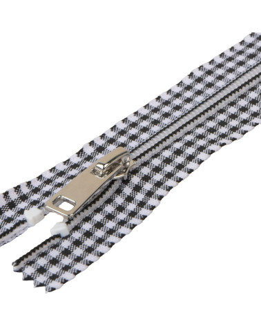 Nicht trennbarer Gingham-Verschluss. Schwarz