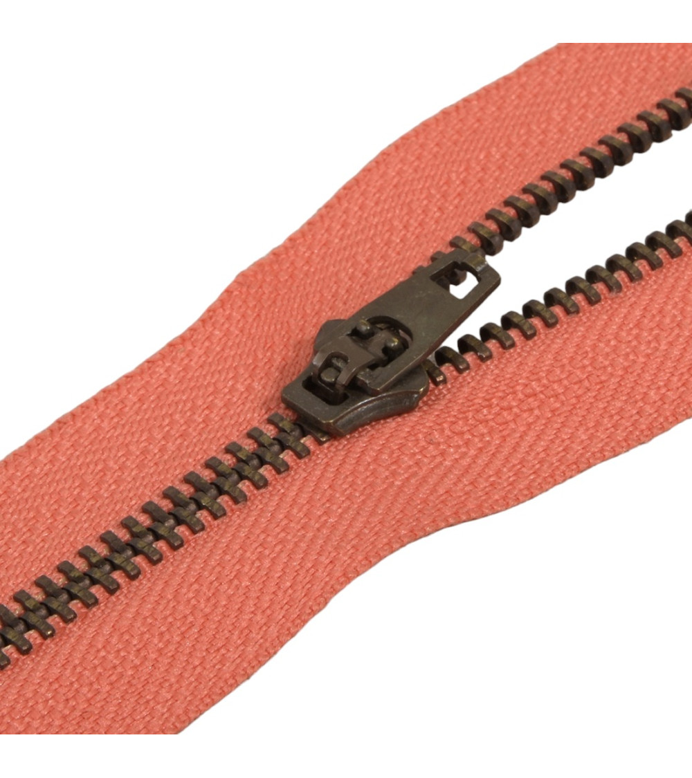 Non-separable metal closure special for pockets - berlingot red