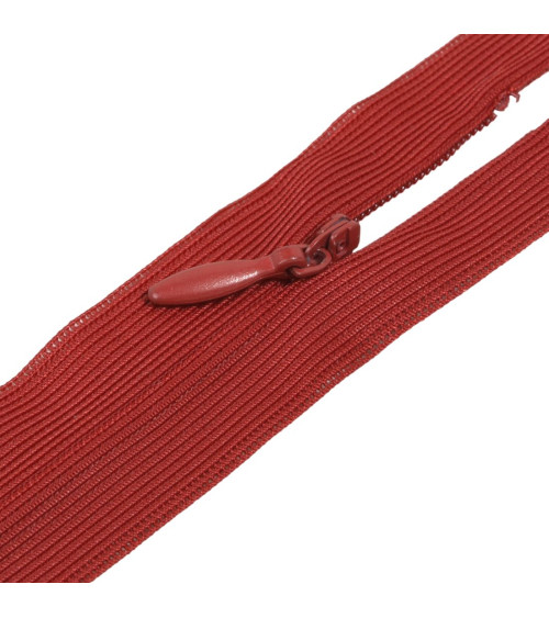Adjustable non-separable invisible closure - red
