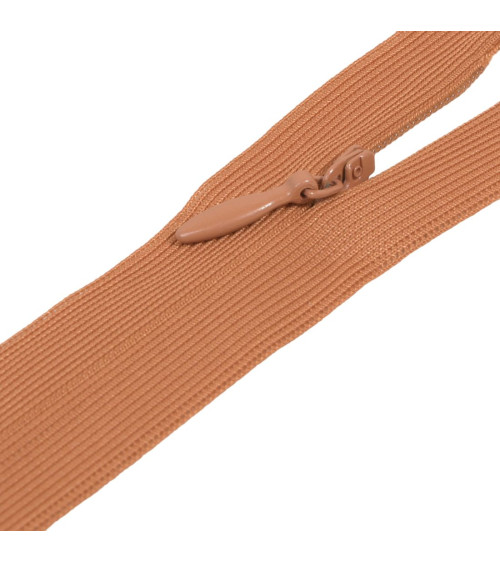 Adjustable non-separable invisible closure - Indian red