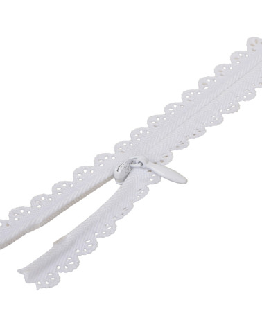 Adjustable non-separable lace closure - white