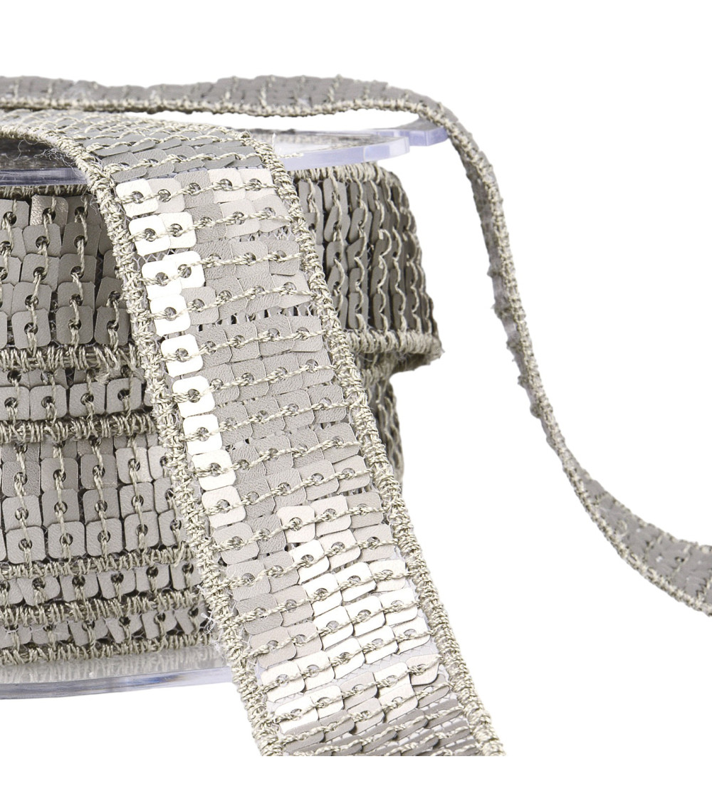 Spool of sequin braid 14.5m light silver