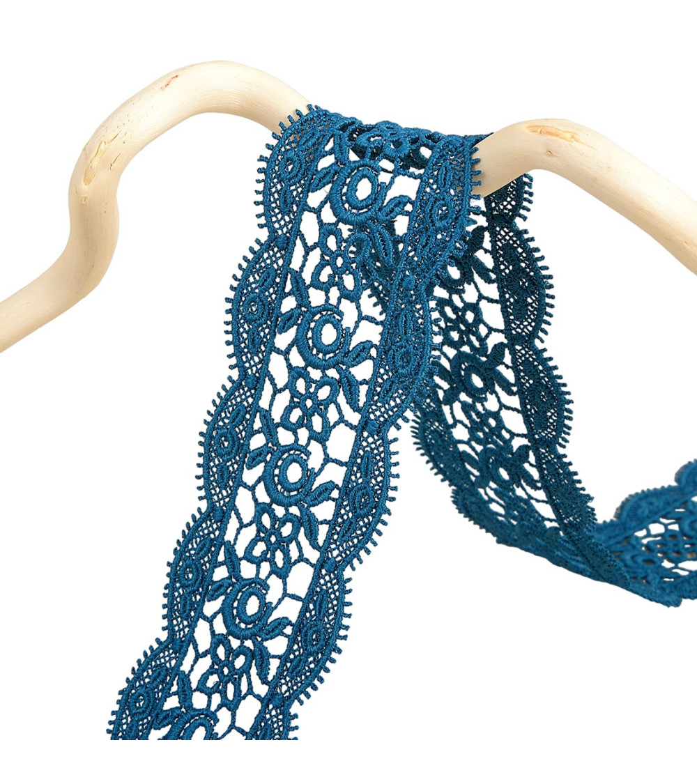 Spool 13.7m guipure between two 50mm Duck blue