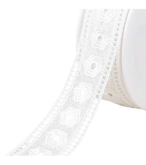 18m spool guipure between two white flowers 44mm