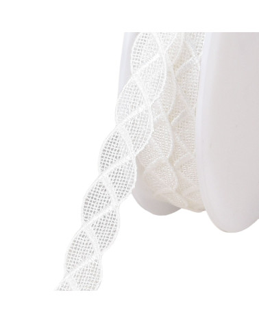 Spool of 18m white guipure chain 13mm