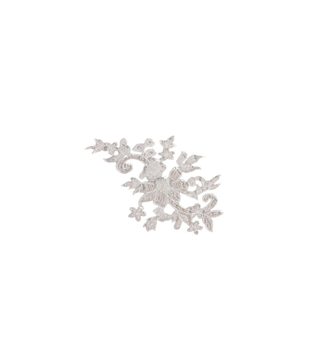 White wedding pearl motif to sew 14.5cm x 22cm