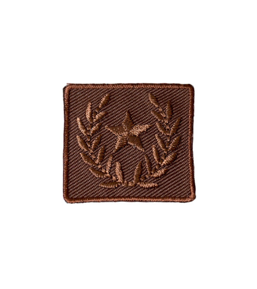 Brown laurel star badge iron-on patch 3cm x 3cm