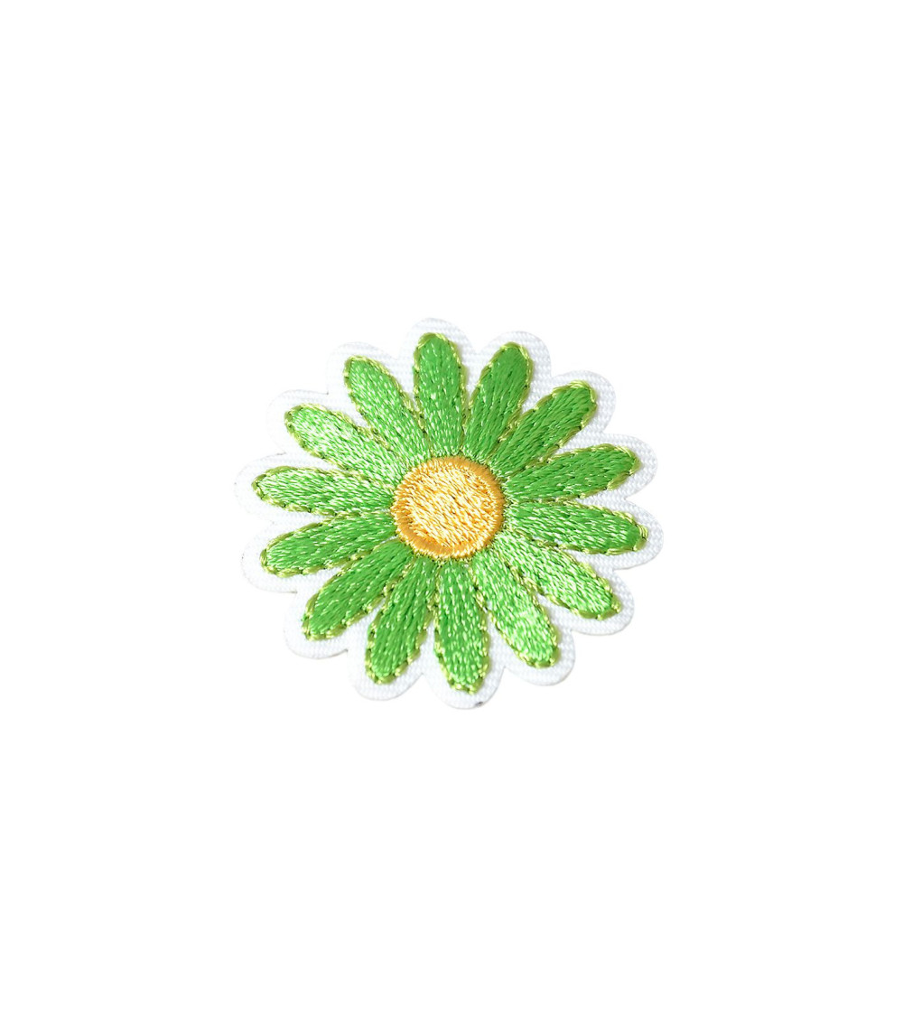 Set of 3 green daisy iron-on patches 3.3cm x 3.3cm