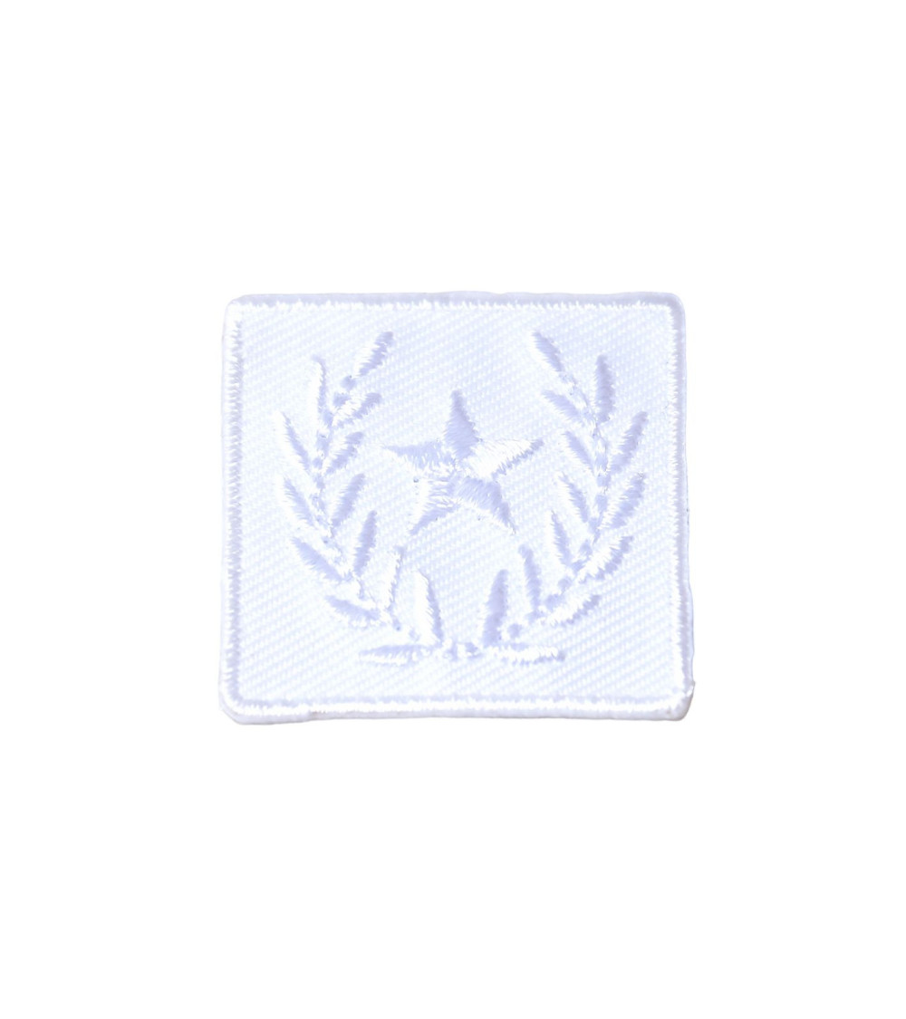 Set of 3 white laurel star badge iron-on patches 3cm x 3cm