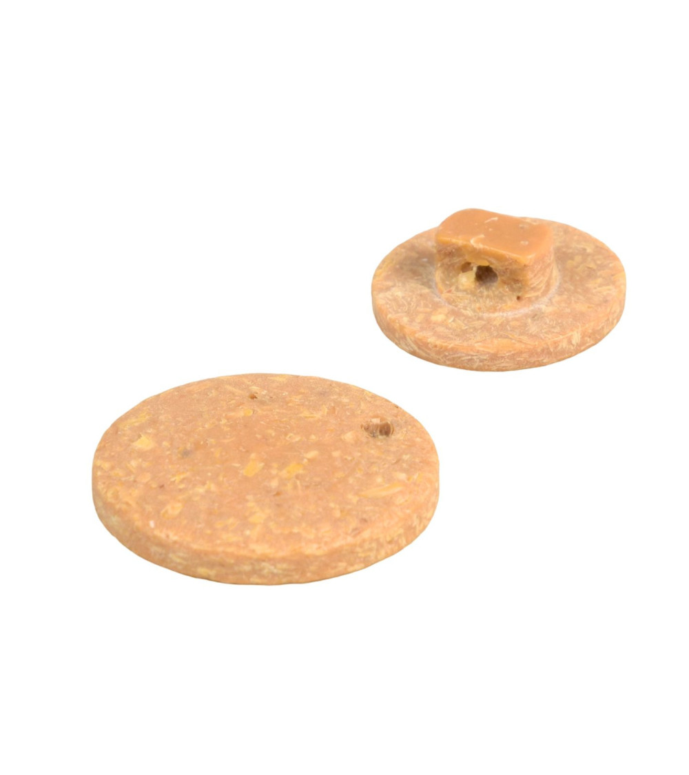 Round button with antelope beige rice husk tail