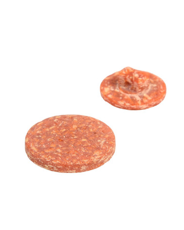 Round button with rusty orange rice husk tail