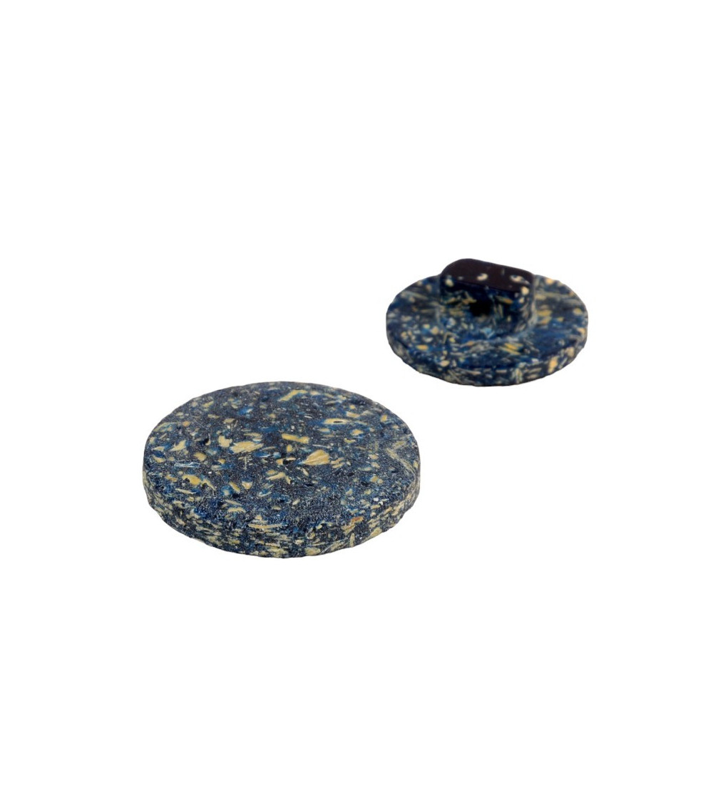Set of 6 round buttons with navy blue rice husk shank