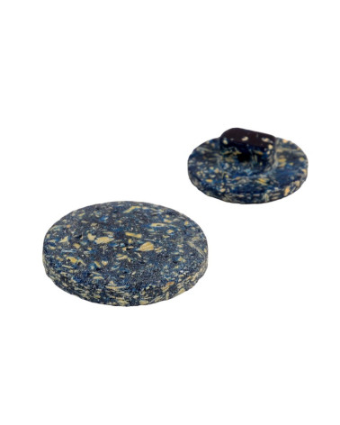 Set of 6 round buttons with navy blue rice husk shank
