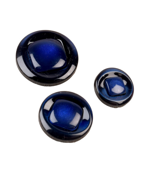 Set of 3 round buttons with navy blue shank