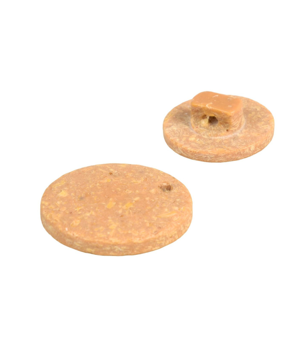 Set of 3 round buttons with beige antelope rice husk tails