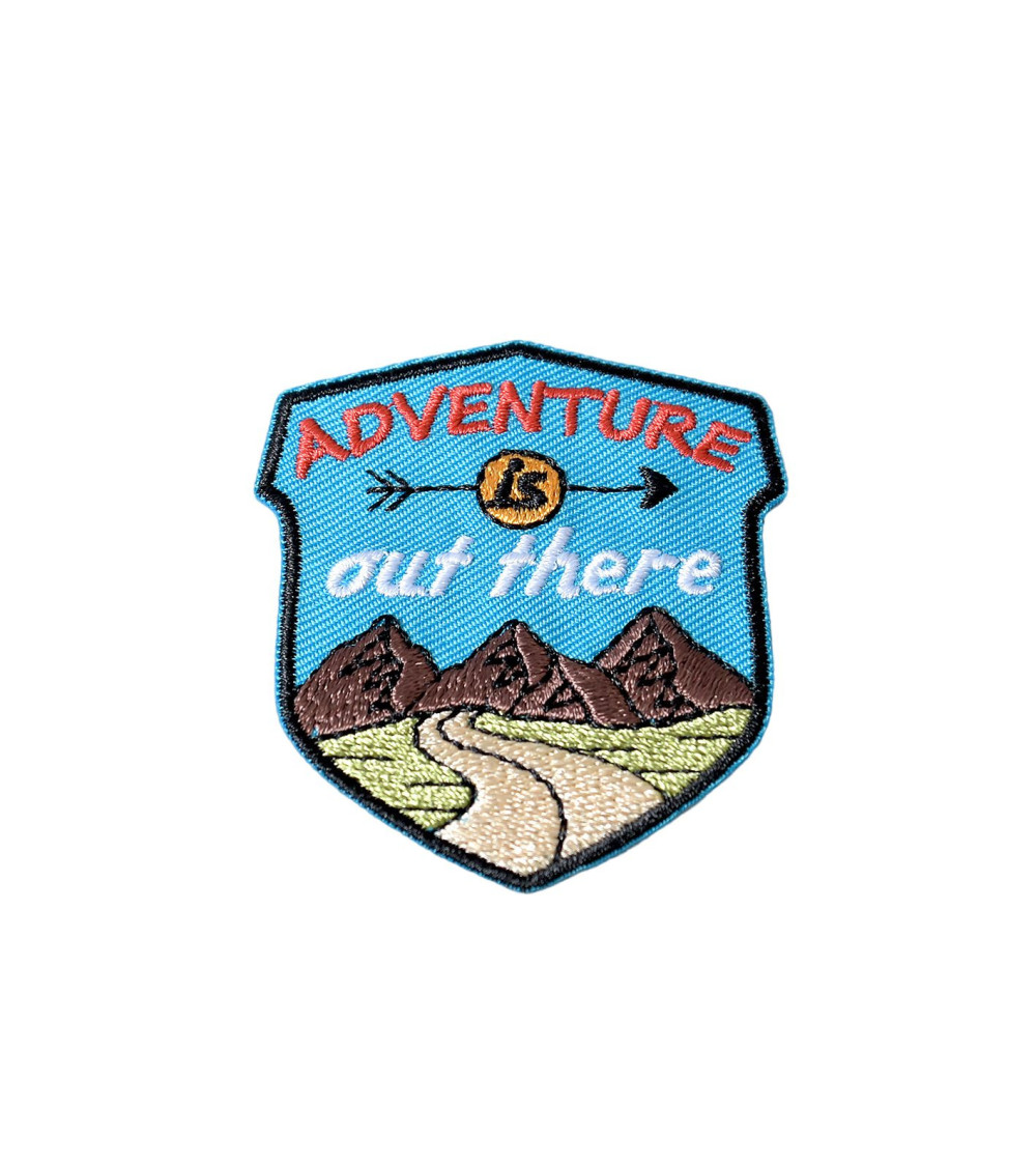Lot de 3 écussons thermocollants montagne adventure out there 4,7cm x 4,5cm