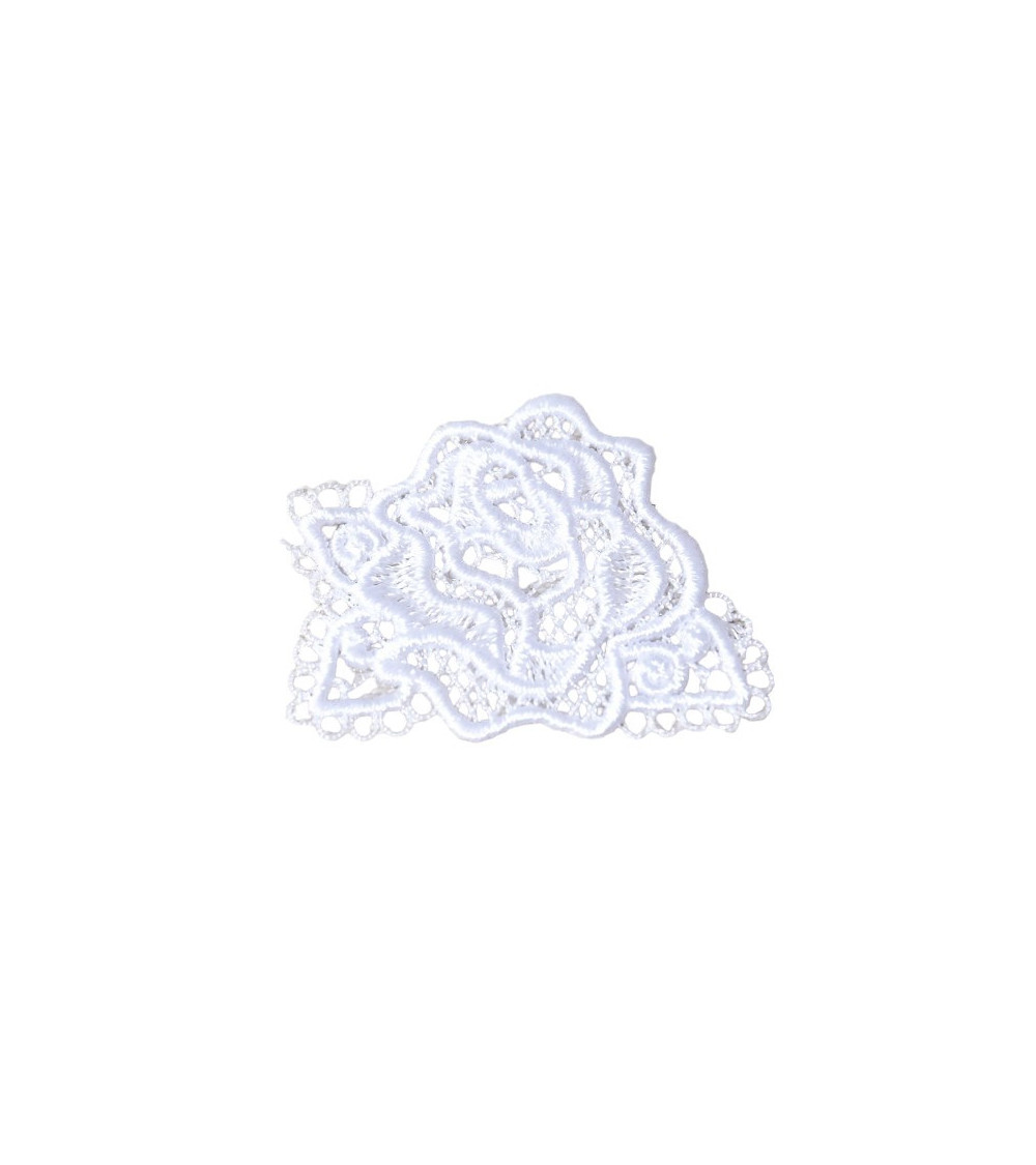 Set of 3 iron-on patches in pink lace 3.6cm x 3.4cm