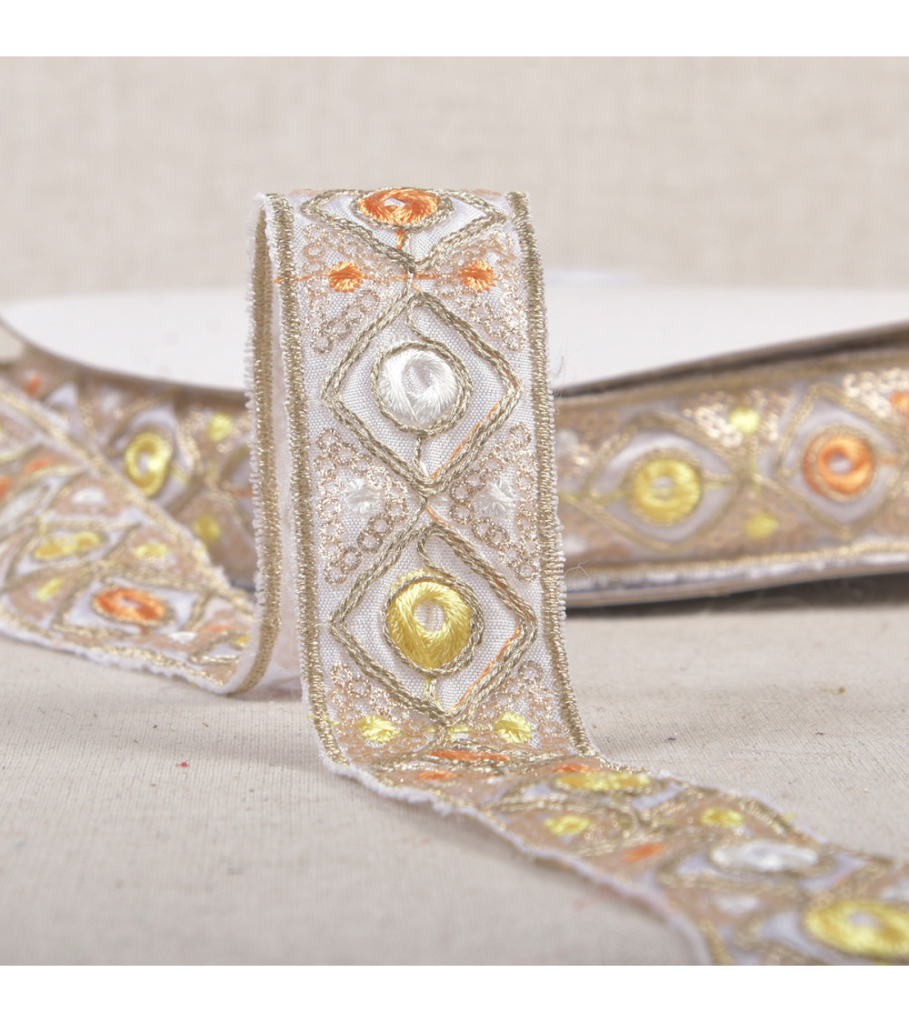 Embroidered Indian braid 30mm white
