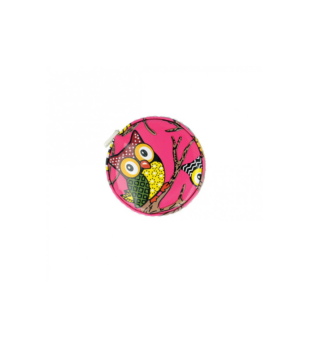 Rosa Eulenmaßband auf schwarzem Hintergrund