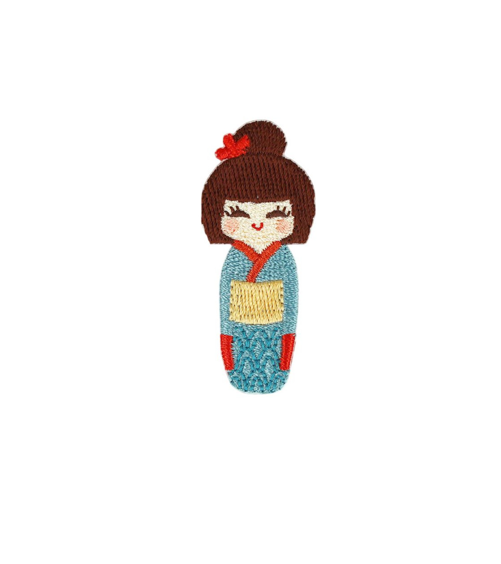 Iron-on patch doll in blue kimono 5.2cm x 2.2cm