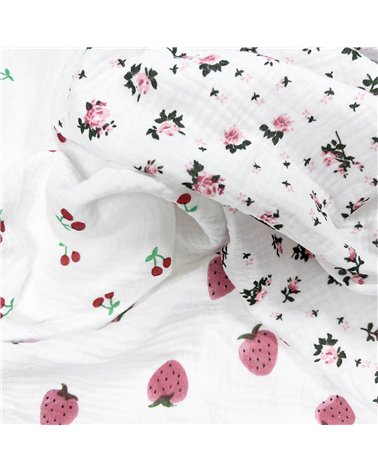 Tissu double gaze imprimée fraise au mètre