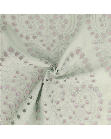 Broderie anglaise 100% coton grandes arabesques vert pâle au mètre