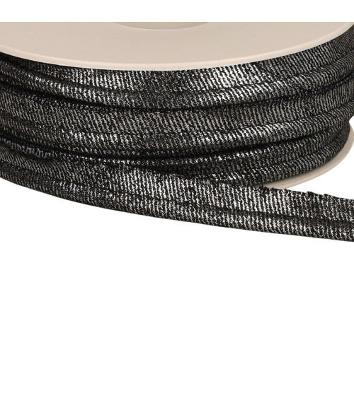 20-m-Rollenpaspel, der über den 12-mm-Schwarz-Metallic-Denim hinausragt