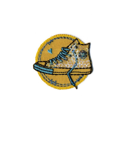 Trendy sneakers iron-on patch with yellow glitter 50mm
